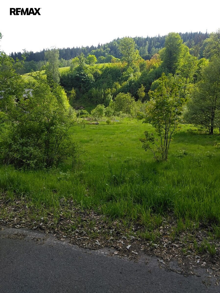 Prodej stavebního pozemku 1 000 m²