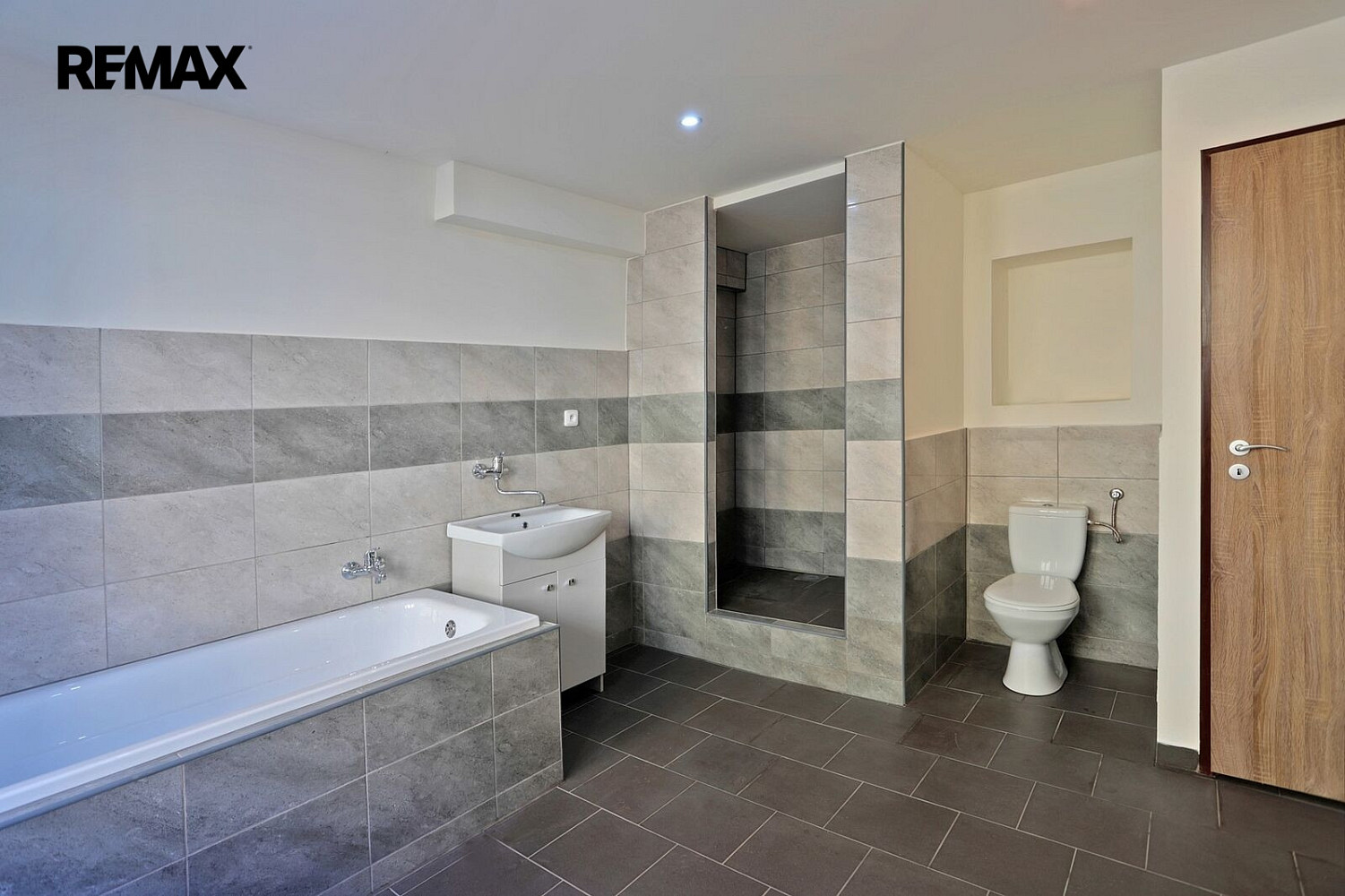 Prodej domu 200 m² s pozemkem 213 m²